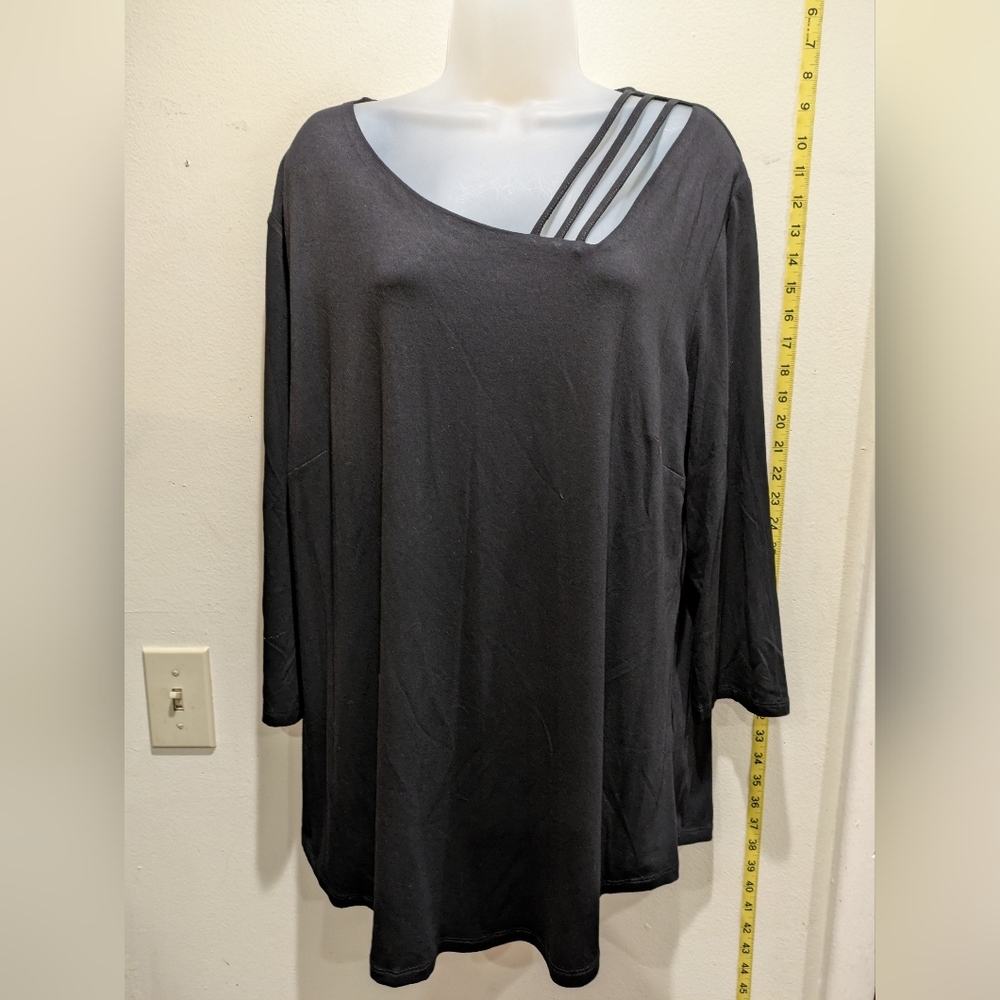 Avenue Women's Black Asymmetrical Top Size 18/20